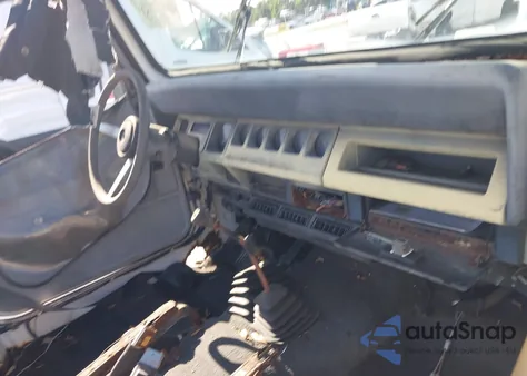 1993 Jeep Wrangler / Yj S z USA, uszkodzony, nr VIN 1J4FY19P3PP259697